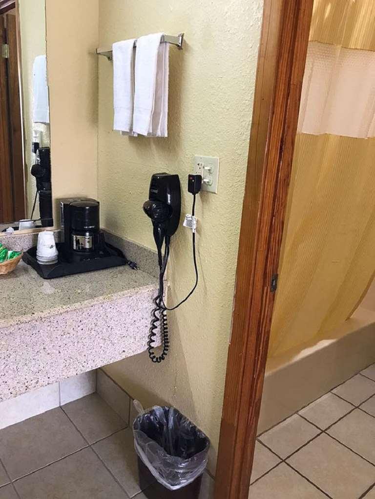 アメリカズ ベスト バリュー イン インディアノーラ Indianola 部屋 写真