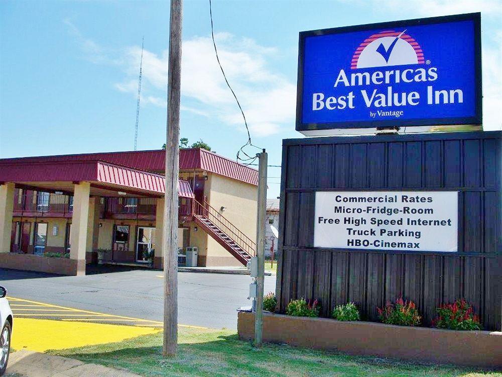 アメリカズ ベスト バリュー イン インディアノーラ Indianola エクステリア 写真